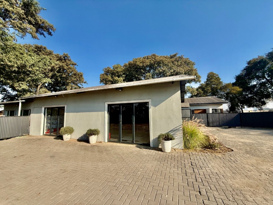 To Let Commercial Property for Rent in Hartbeesfontein North West